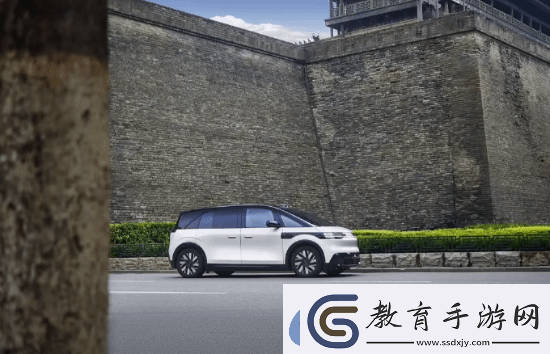 極氪MIX純電MPV最新官圖公布
