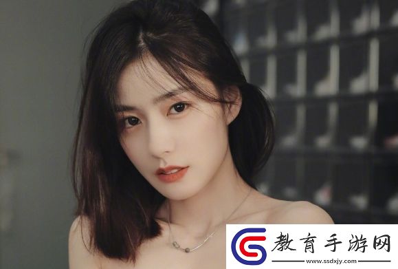 抬頭看鏡子里的結合處