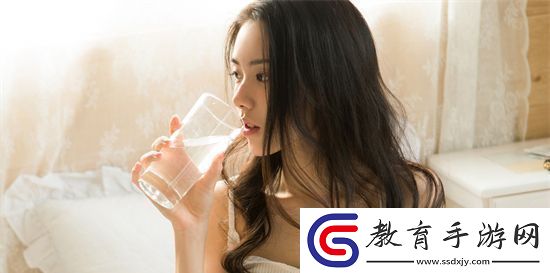 韓國MV女的坐凳子上以前的歌