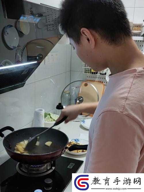 老公總在我做飯時抱我