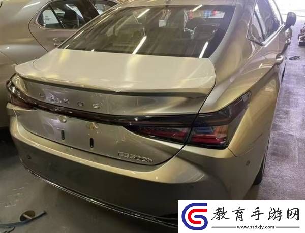 新款雷克薩斯ES實(shí)車亮相