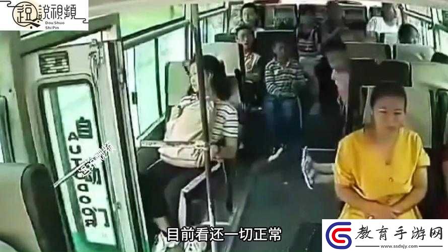 我和閨蜜在公交被八個(gè)人擠倒