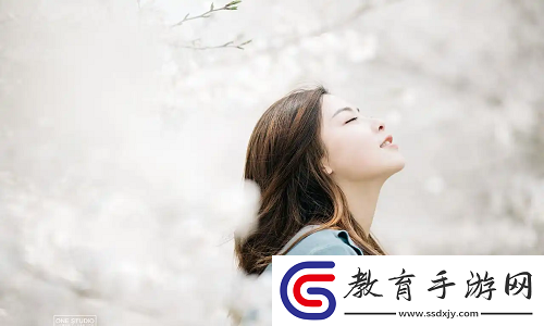 一邊下奶一吃敷視頻好幾個(gè)人