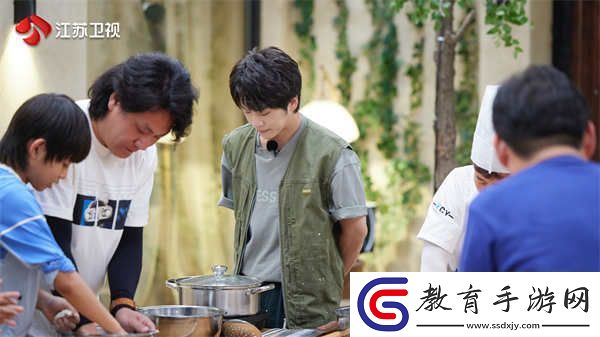 小小騎士一起沖“沙漠運動會”火熱來襲！胡軍、武藝上演手勁對決