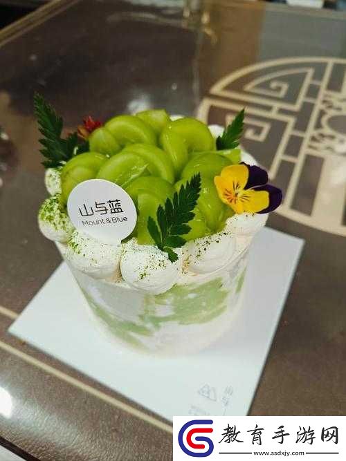 一口一口把奶油從胸口吃掉免費