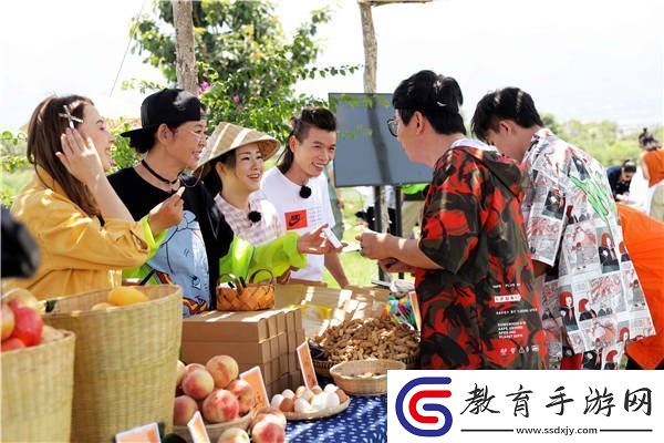 花樣新世界倪萍黃子弘凡體驗(yàn)潮人換裝短視頻