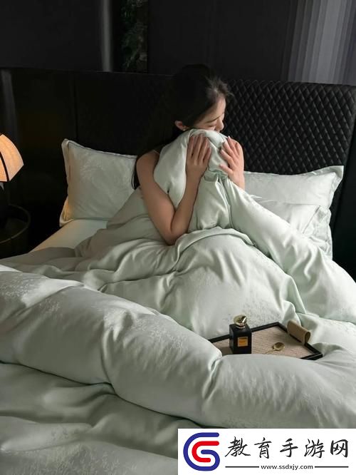 陪讀裝睡竟讓他意外滑入電影