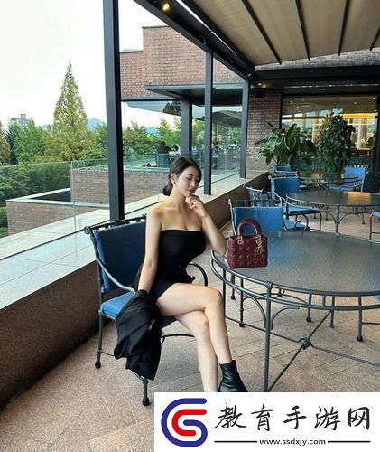 黑土被白云黃漫扒衣服變化無常友