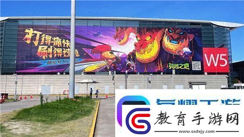 巨大魔龍吸引玩家排隊(duì)